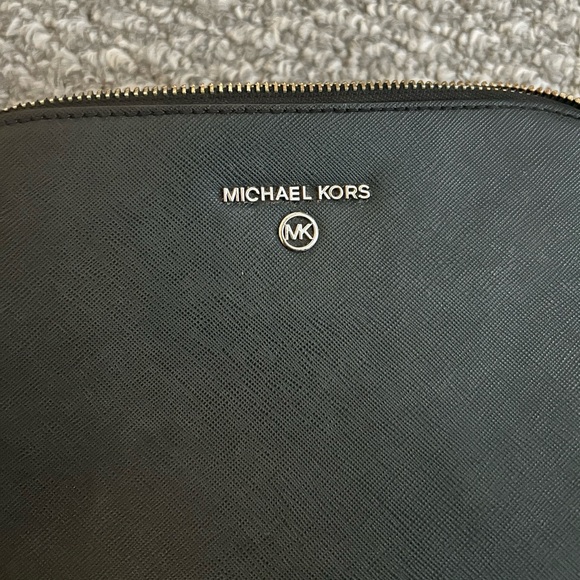 Michael kors satchel - Picture 3 of 5